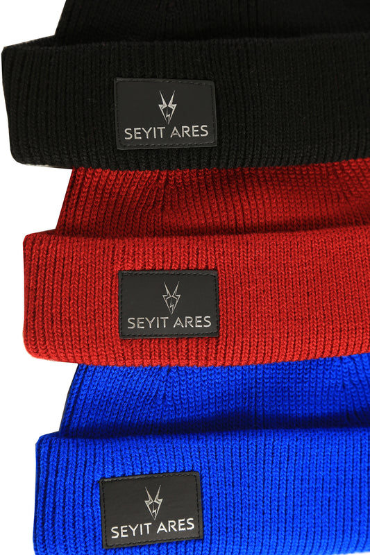 Unisex short beanie in red