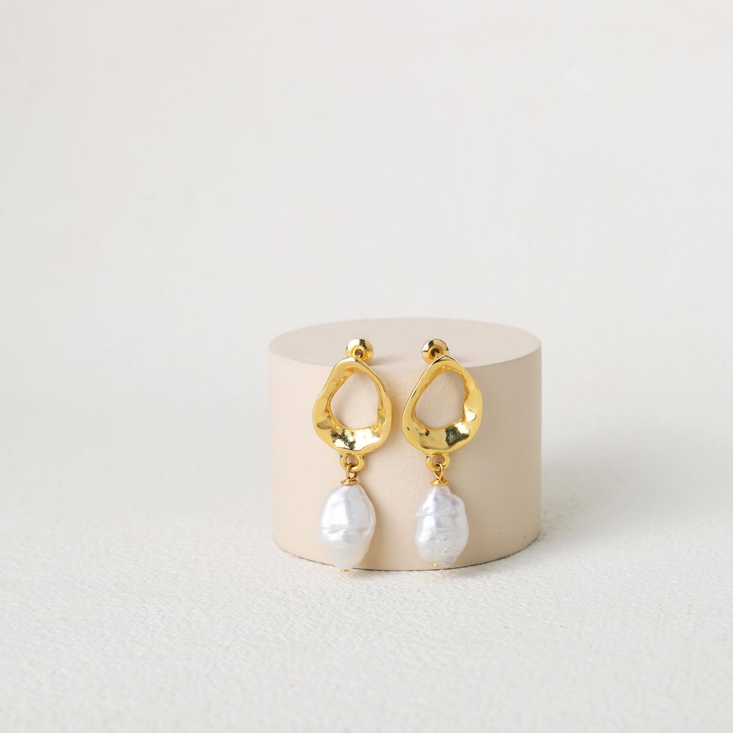 Sharie Pearl Earrings