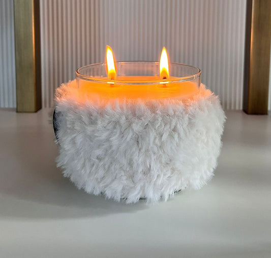 Candle with fur details in white