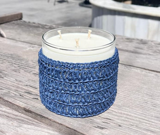 Candle with braided details in blue